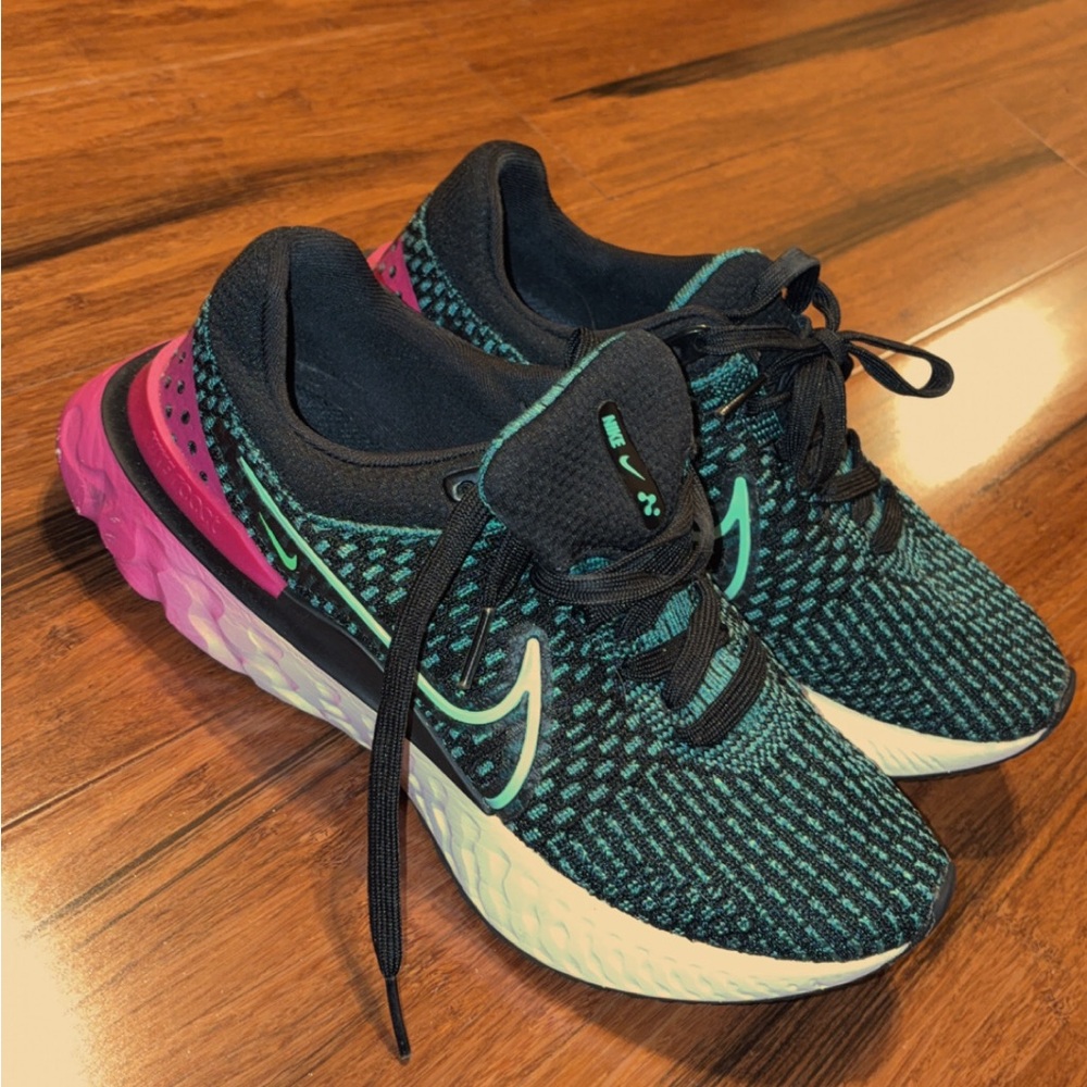 Nike Women’s Infinity React 3- Black, Teal, and Pink